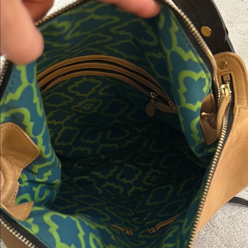 Tan and Brown Leather Shoulder Bag - Picture 3 of 5